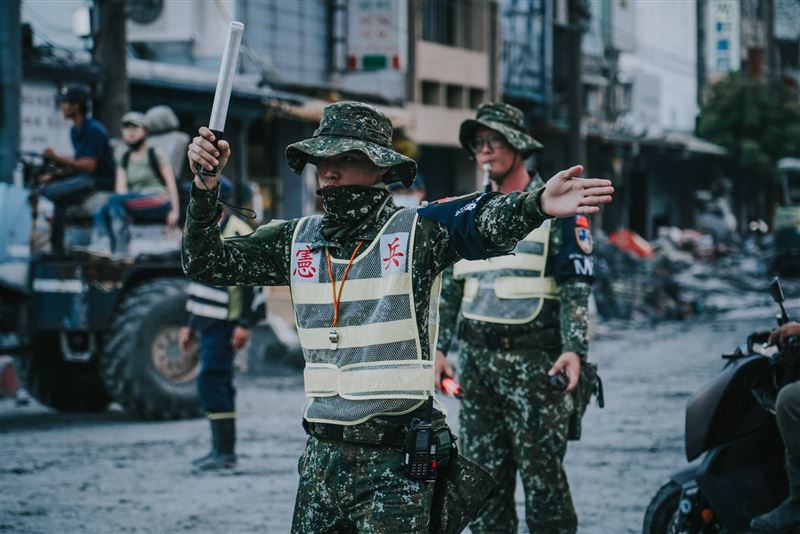 緦統賴清德今（29）日在臉書PO出國軍弟兄們救災的身影表達感謝。(圖/翻攝賴清德臉書)