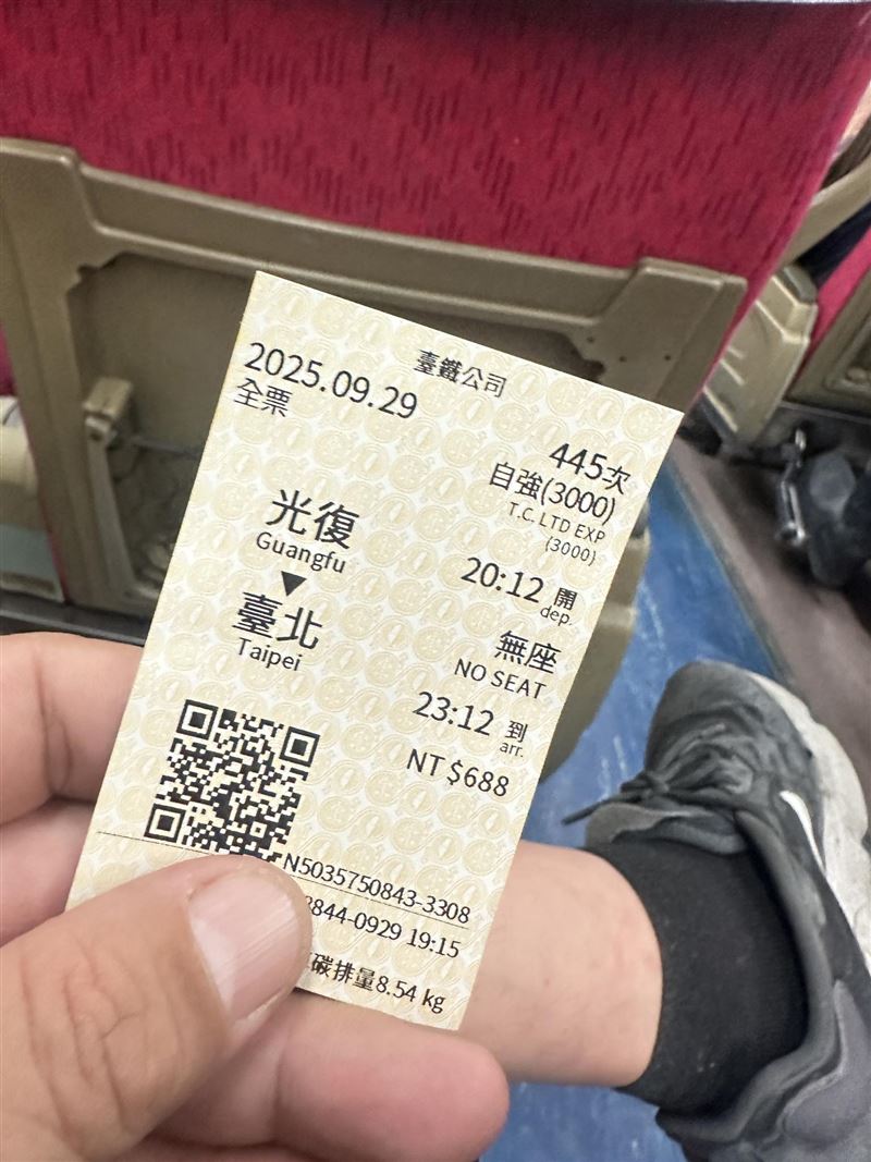 義煮團將告別災區，召集人賴彥汶曬出火車票表示，「終於可以回家了」。（圖／翻攝自賴彥汶臉書）
