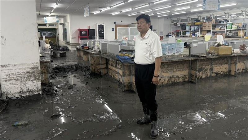 救災還是擺拍?傅崐萁PO文遭災民狂打臉