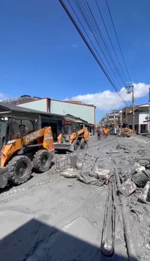 胡漢龑（吊車大王）曬救災畫面(圖／翻攝啟德機械起重工程-股公司臉書)