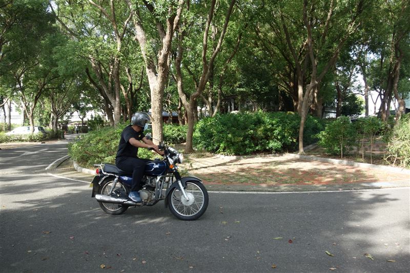 森林護管員甄選分為兩階段，術科考騎循環檔機車及負重跑步。（圖／林保署南投分署提供）