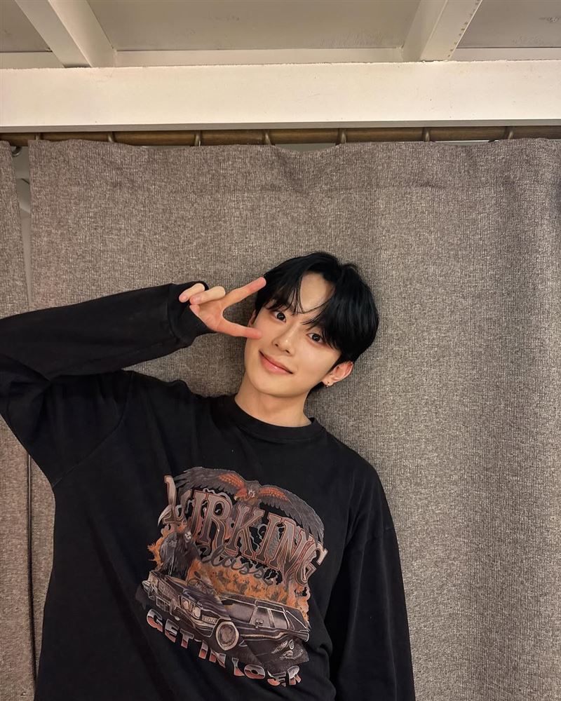 Julie約會對象疑似為VERIVERY成員岡旻。（圖／翻攝自IG@youkangmln）