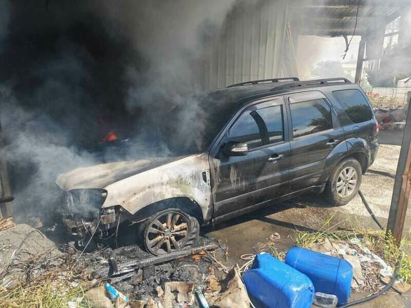 彰化縣5月至9月間發生22件火燒車事故，其中有20件是車輛因不明原因起火，消防局研判可能與車齡及天氣太熱有關。（圖／彰化縣消防局提供）
