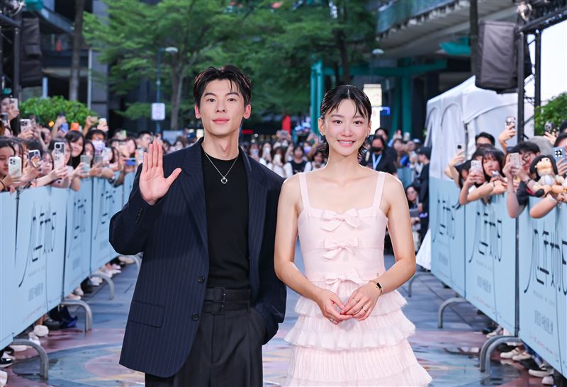 許光漢、袁澧林在電影中上演跨時空虐戀。（圖／甲上娛樂提供）