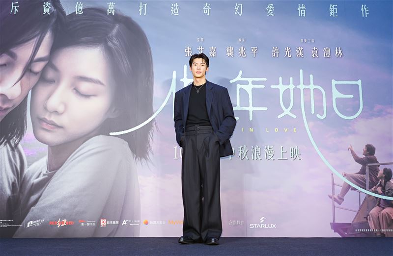 許光漢在越南時被接機的粉絲人潮嚇了一大跳。（圖／甲上娛樂提供）