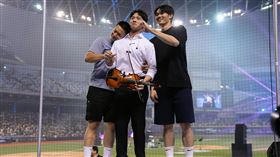 台鋼雄鷹顏郁軒、曾子祐、王博玄。（圖／台鋼雄鷹提供） 