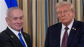 美國總統川普與以色列總理納坦雅胡，美東時間29日在白宮會談，敲定了加薩20點和平方案。（圖／美聯社／達志影像）