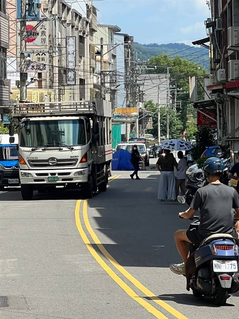 新竹縣竹東今（30日）發生死亡車禍。（圖／翻攝自記者爆料網）