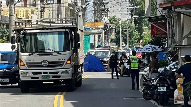 新／小貨車卸貨起步…8旬翁車頭經過斷魂