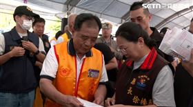 玄門總會人員跟徐榛蔚說縣長慈悲，幸有傅崐萁功德才大事化小．（圖／翻攝畫面）