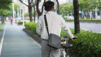 探／怯戰神指揮的長鏡頭實現了誰的正義？