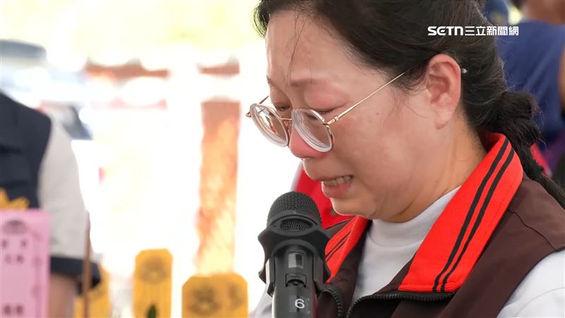 徐榛蔚出席罹難者頭七法會頻頻拭淚