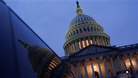 美參議院預計將於當地時間30日，針對提案進行投票，如果順利通過將避免政府關閉。（圖／路透社／達志影像）