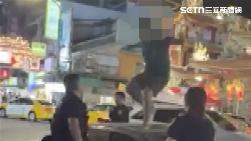 男子失控大鬧饒河夜市　襲警遭保護管束