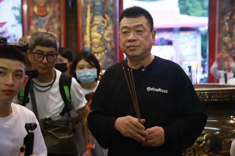 昨日，孫德榮現身新莊地藏王菩薩廟，談及與于朦朧的師生關係充滿哀傷與自責。（圖／翻攝自孫德榮FB）