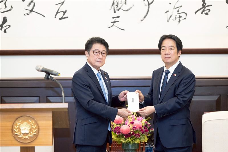總統賴清德接見日本參議院自民黨議員會長松山政司一行。（圖／總統府提供）