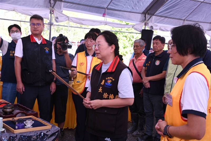 徐榛蔚在臉書貼照發文寫下，0923馬太鞍溪堰塞湖災害罹難尊靈頭七功德法會在瑞穗鄉生命紀念園區舉行。（圖／翻攝自徐榛蔚臉書）