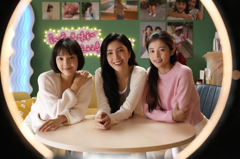 林思廷（左起）、楊謹華、詹子萱飾演母女三人。（圖／晴天影像提供）