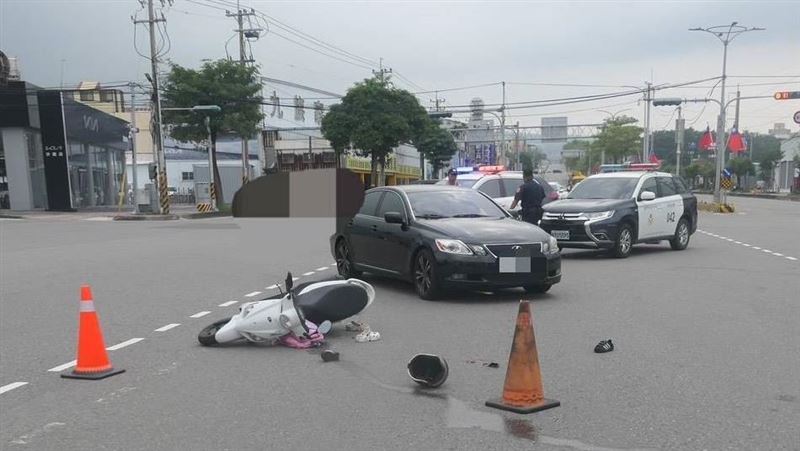 母女雙載遭撞「雙雙噴飛」顱內出血急送醫