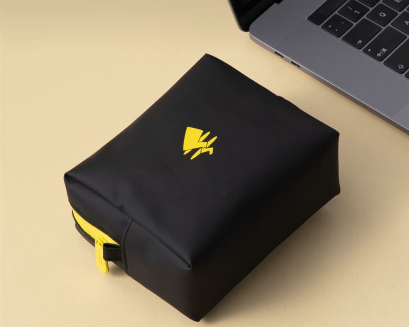 ANKER A84B1皮卡丘造型收納包。（圖／品牌業者提供）