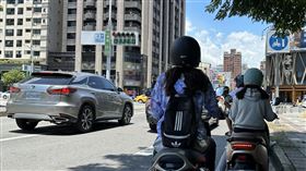 台南,安全帽,外套,帽兜,拉鍊,形狀,法官,違規,罰單,員警,舉發,騎士,機車,防曬▲圖片描述。（示意圖／記者陳弘逸攝影）