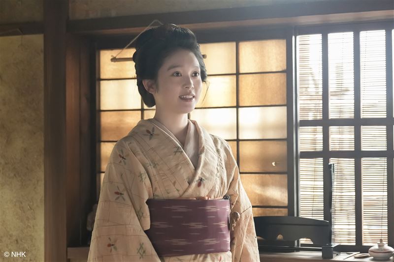 《怪談作家之妻》高石明里飾演的角色，以作家小泉八雲 （Lafcadio Hearn）之妻小泉節子的半生為靈感。（圖／擷取自NHK）