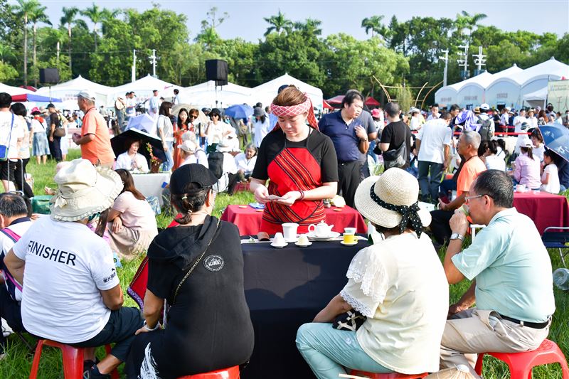 ｢舌來運轉」逛茶博，國慶焰火在南投，茶博會推陳出新，國慶焰火施放規模近10年最大。（圖／南投縣政府提供）