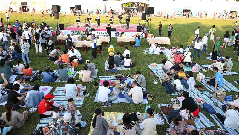 ｢舌來運轉」逛茶博 國慶焰火在南投