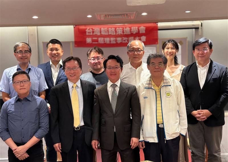 台派智庫台灣韜略策進學會，於9月27日在立法院康園餐廳舉行第二屆理監事改選大會，前排中為國策顧問王政松