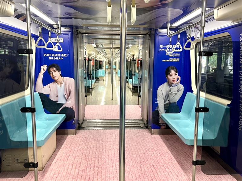 捷運板南線出現婁峻碩與焦凡凡主題列車，GU以全車廂包裝打造沉浸式時尚體驗。（圖／品牌業者提供）
