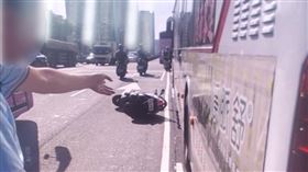 台北,文山區,木柵路一段,車禍,機車騎士。（圖／翻攝畫面）