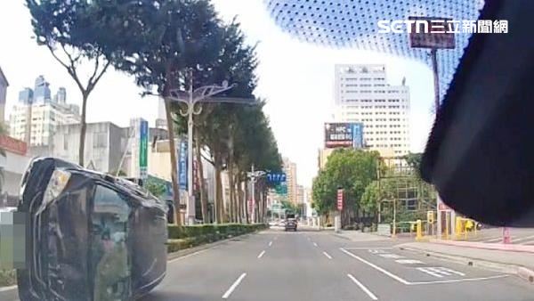 拒檢逃逸自撞翻覆　通緝犯急喊警救他老婆