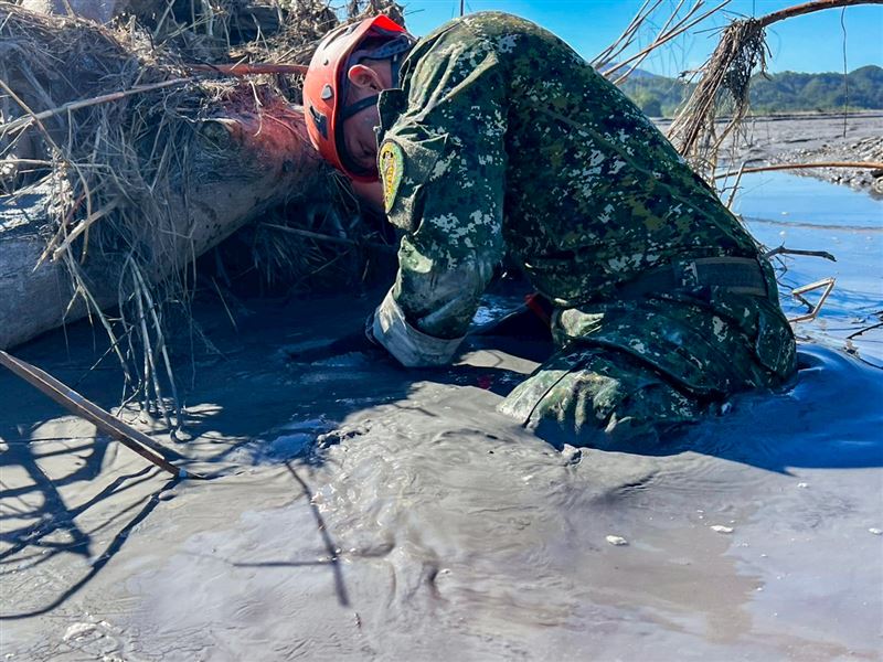 陸軍為全力協助災區民眾在中秋節前恢復日常生活。（圖／陸軍司令部提供）