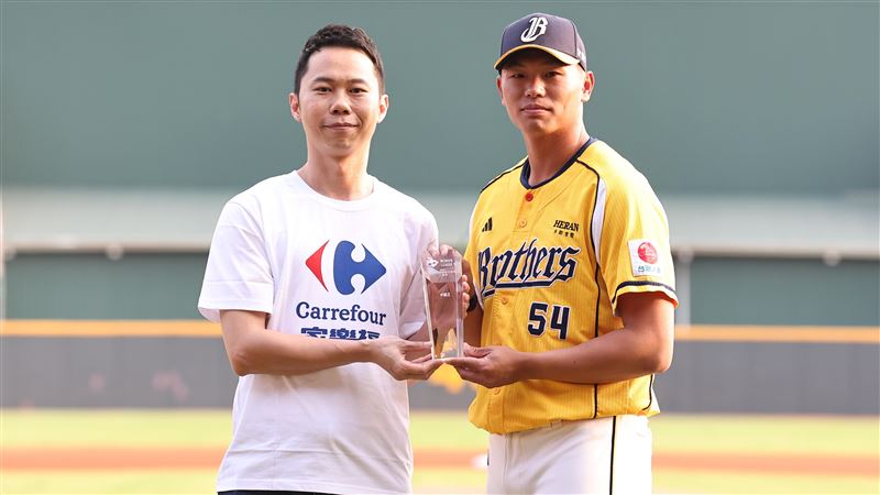 中職二軍頒獎典禮，中繼王中信兄弟王奕凱。（圖／中職提供）