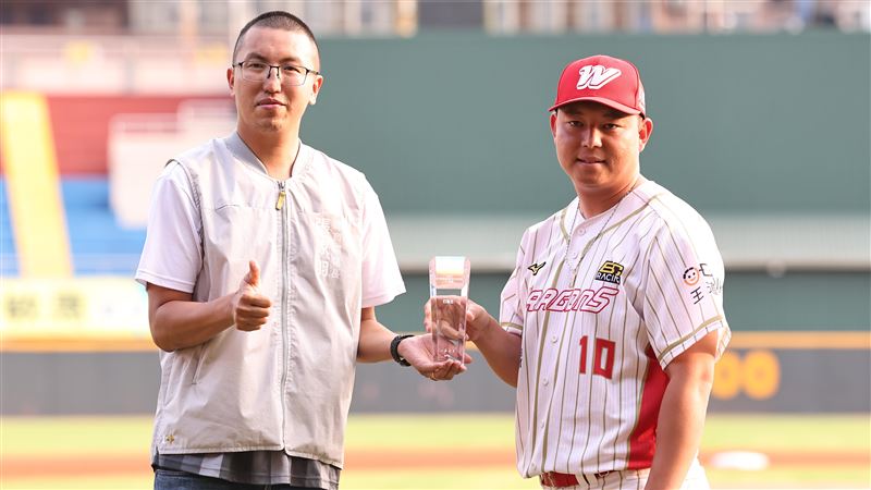 中職二軍頒獎典禮，打點王味全龍黃柏豪。（圖／中職提供）