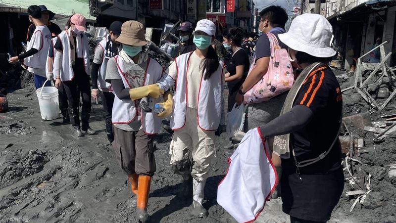 災民樂觀得讓人心疼  志工花蓮搶災喊不捨