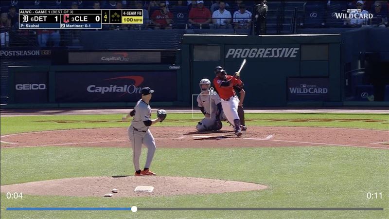 老虎中外野手馬丁尼茲（Angel Martinez）界外球打爆攝影機。（圖／翻攝自MLB官網）