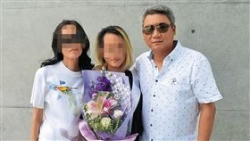 向孝維（右）和原配夏女（左）所生的女兒（中）常常吵架，弟媳曾聽到父女互罵對方。（翻攝自向孝維臉書）