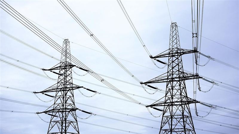 美國現階段電網基建設施，不僅具政策支持、回報穩定，且需求持續成長，電網基建類股也成為美國公用事業中，具低風險、高回報的「安全賽道」。（示意圖／PIXABAY）