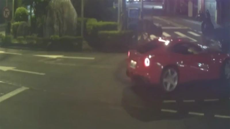 路口監視器拍下驚悚車禍過程。（圖／翻攝畫面）