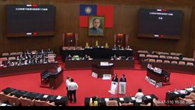 ▲蔡清祥發照片澄清整天都在立法院備詢。（圖／翻攝照片）