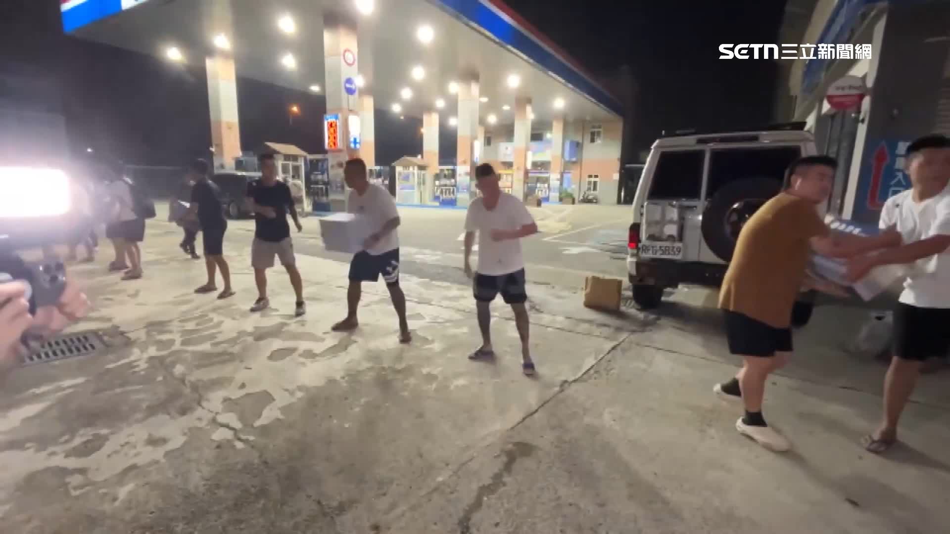 鏟子超人搬運物資