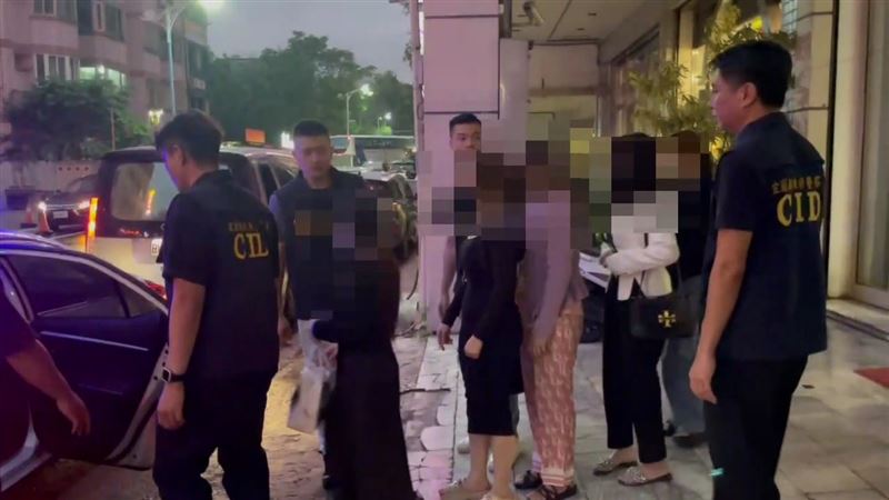 宜蘭檢警日前在礁溪某旅館救出11名外籍女子。（圖／翻攝畫面）