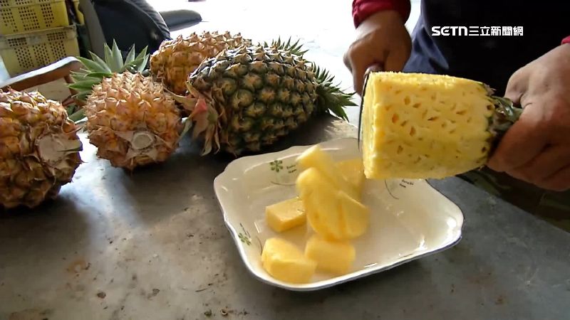 醫師王竣平表示,鳳梨應吃新鮮鳳梨,而非「罐頭鳳梨」,以免吃進一堆糖水或濃縮果汁。(示意圖/資料照)