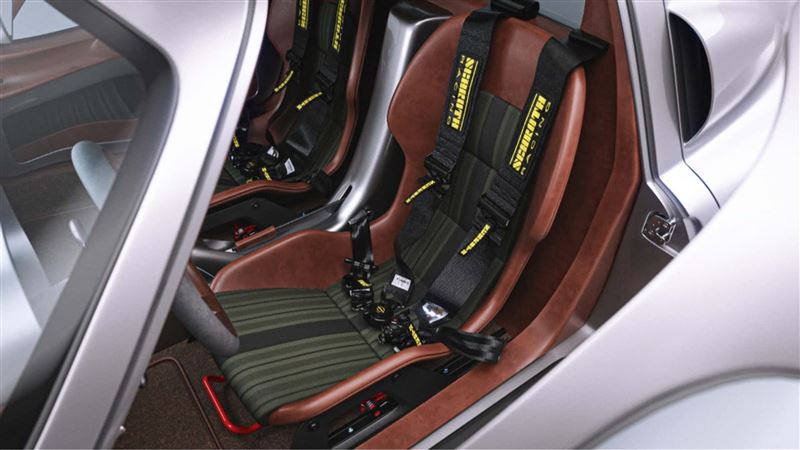 內裝計畫用鈦金屬細節、植物鞣製皮革。（圖／翻攝Aerfal Automotive網站）