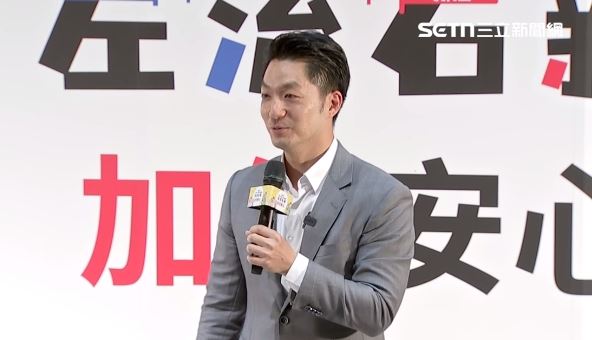 蔣萬安參與台北市代表隊授旗典禮後，出席公費流感及新冠疫苗開打記者會。（圖／翻攝畫面）
