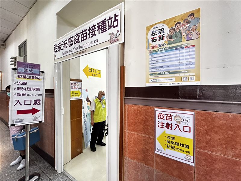 台大醫院流感疫苗接種站。（圖／記者簡浩正攝影）
