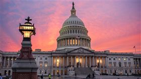 國會是唯一能結束政府停擺的機構，但國會工作人員與其他聯邦工作人員一樣，也必須強制休假。（圖／美聯社／達志影像）