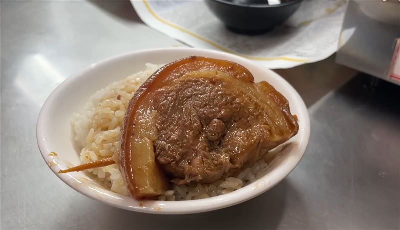 阿泉爌肉飯業者表示,光復節連假前尚有部分豬肉庫存,接下來斷供的空白期也只能休業靜觀其變。(圖/翻攝畫面)