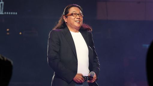 超大咖歌手移民美國19年！跨界賣燒餅油條